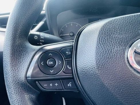Used 2025 Toyota Corolla LE FWD image 18