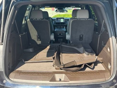 Used 2023 GMC Yukon SLT w/ SLT Luxury Package AWD/4WD image 31
