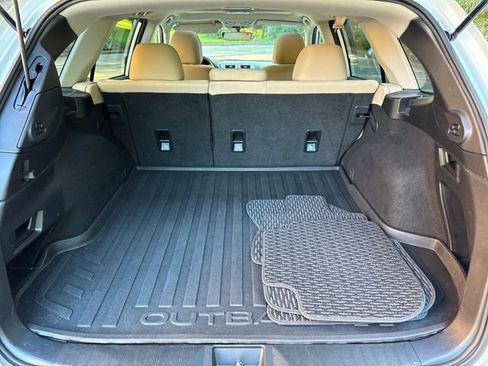 Used 2017 Subaru Outback 2.5i Premium AWD/4WD image 24