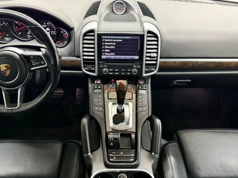 Used 2018 Porsche Cayenne Platinum Edition image 32