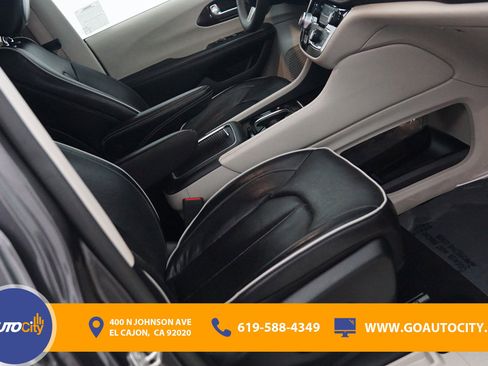 Used 2023 Chrysler Pacifica Limited image 8