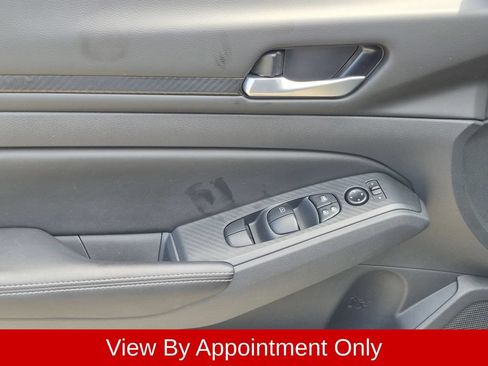 Used 2025 Nissan Altima 2.5 SV FWD image 11