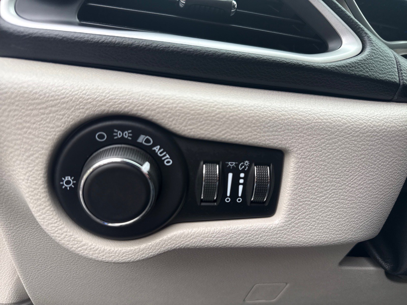 Used 2021 Chrysler Voyager LX FWD image 22