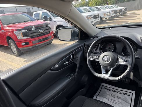 Used 2018 Nissan Rogue S AWD/4WD image 19