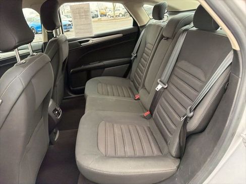 Used 2019 Ford Fusion SE image 12