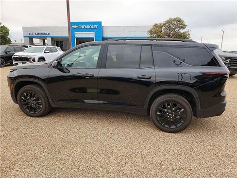 Used 2024 Chevrolet Traverse LT w/ Midnight/Sport Edition image 2