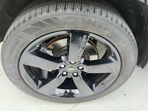 Used 2024 Land Rover Defender 110 SE image 19