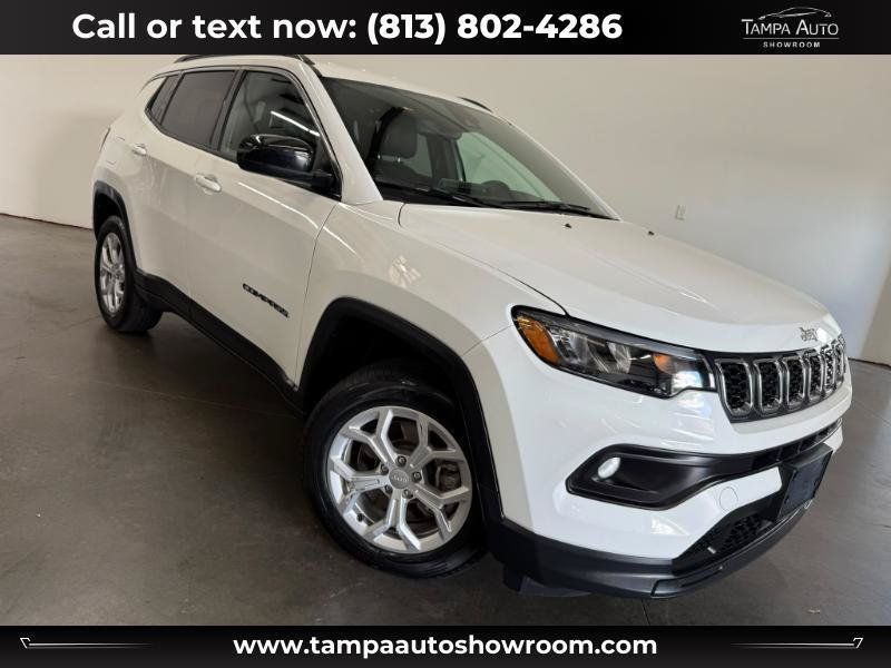 Used 2024 Jeep Compass Latitude AWD/4WD image 1