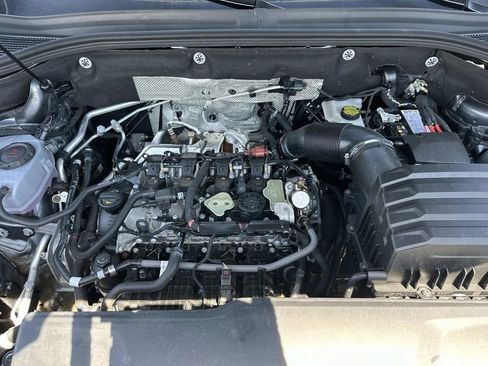 Used 2025 Volkswagen Atlas SE AWD/4WD image 11