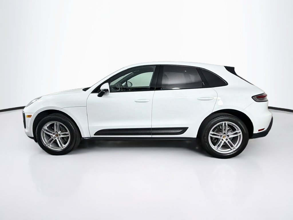 Certified 2023 Porsche Macan AWD/4WD image 2