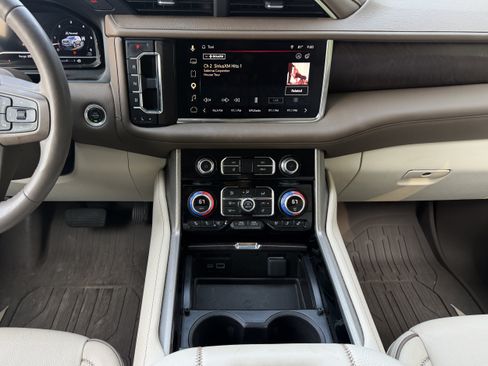 Used 2024 GMC Yukon Denali w/ Denali Reserve Package AWD/4WD image 11
