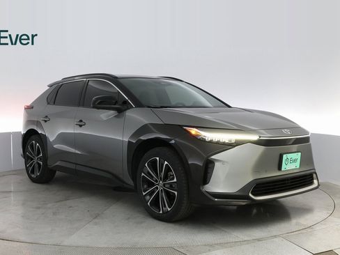 Used 2023 Toyota bZ4X Limited image 4