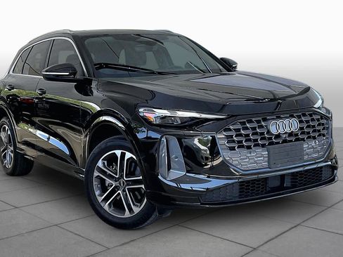 Used 2025 Audi Q5 Premium w/ Convenience Package AWD/4WD image 3