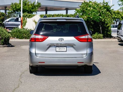 Used 2019 Toyota Sienna Limited Premium AWD/4WD image 4