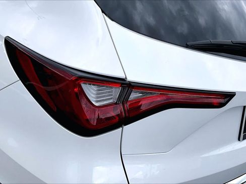 Used 2024 Acura MDX SH-AWD w/ Technology Package image 29
