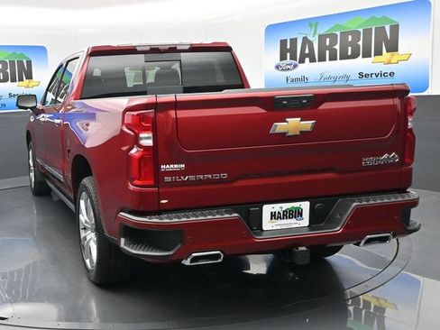 Used 2026 Chevrolet Silverado 1500 High Country w/ Technology Package AWD/4WD image 4