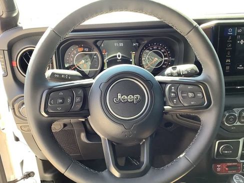 Used 2025 Jeep Wrangler Unlimited Rubicon w/ Convenience Group AWD/4WD image 11