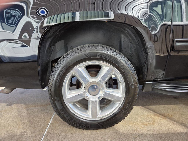 Used 2010 Chevrolet Suburban LT AWD/4WD image 30