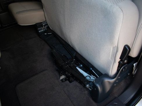 Used 2010 Ford F150 XLT image 34