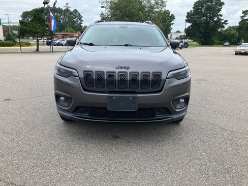 Used 2020 Jeep Cherokee Latitude Plus AWD/4WD image 3