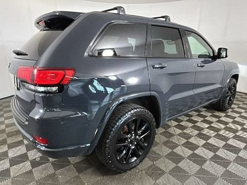 Used 2018 Jeep Grand Cherokee Altitude AWD/4WD image 2