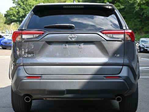 Used 2021 Toyota RAV4 LE FWD image 4