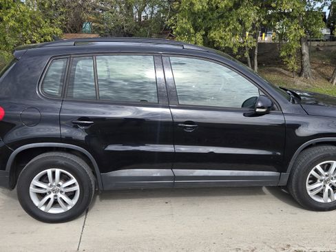 Used 2017 Volkswagen Tiguan S image 10