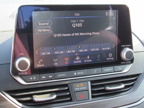 Used 2024 Nissan Altima 2.5 SV FWD image 22