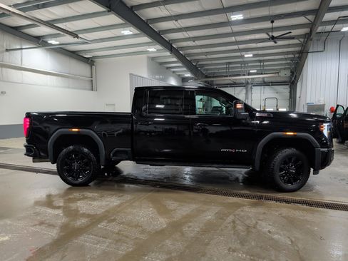 Used 2025 GMC Sierra 3500 AT4 w/ AT4 Premium Plus Package image 2