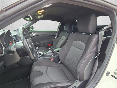 Used 2020 Nissan 370Z Coupe RWD image 15