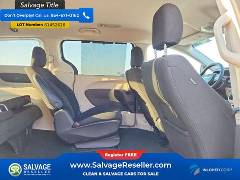 Used 2021 Chrysler Pacifica Touring FWD image 15