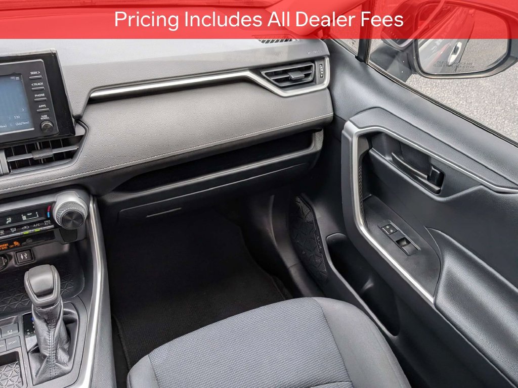 Used 2019 Toyota RAV4 LE FWD image 18