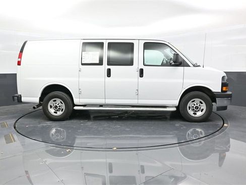 Used 2024 GMC Savana 2500 w/ Driver Convenience Package image 8