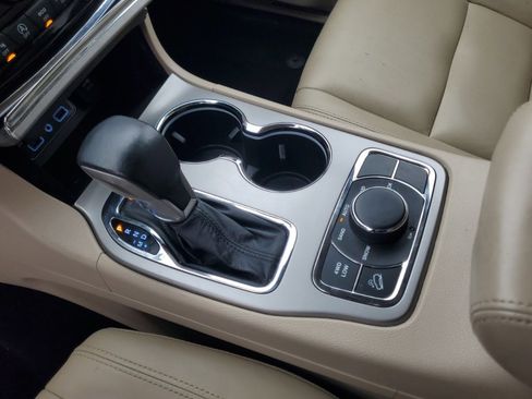 Used 2020 Jeep Grand Cherokee Limited w/ Premium Lighting Group image 26