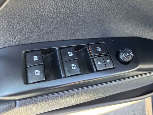 Used 2020 Toyota Camry SE FWD image 9