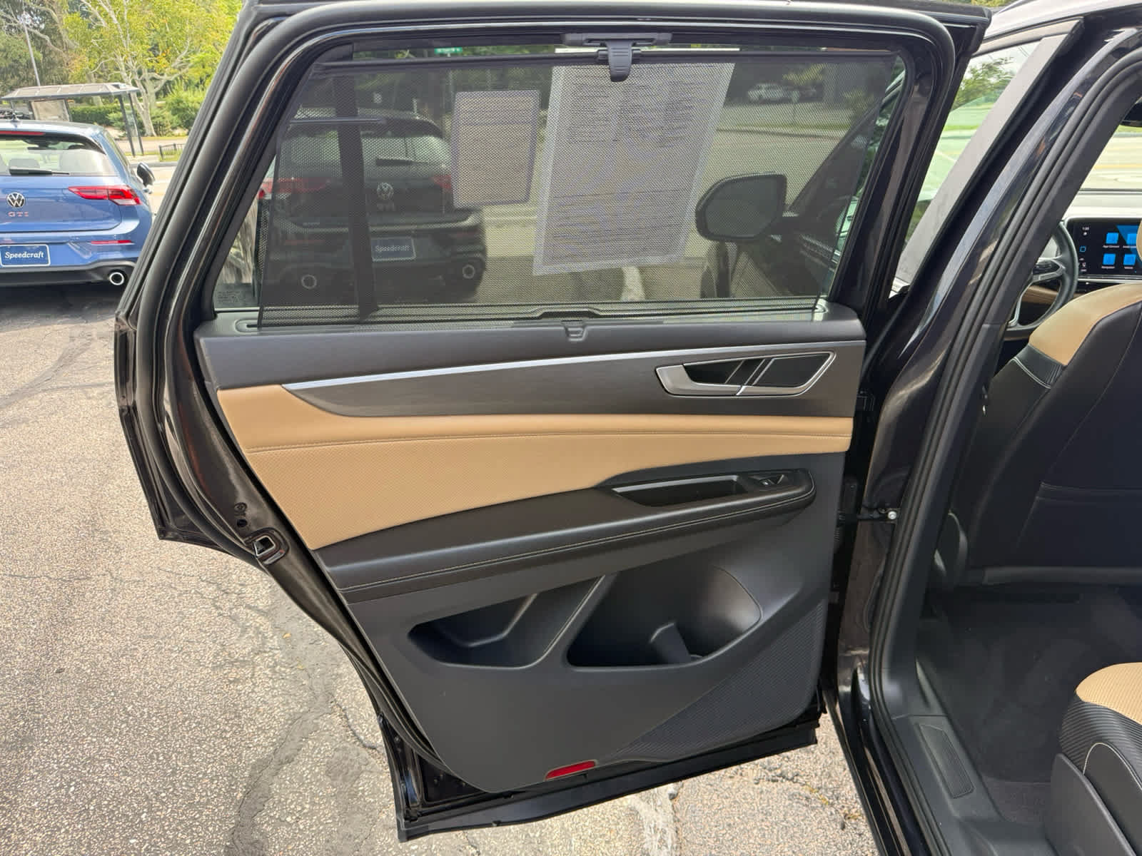 Used 2024 Volkswagen Atlas Cross Sport SE w/ Panoramic Sunroof Package AWD/4WD image 16