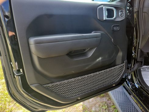 Used 2024 Jeep Wrangler Unlimited Sport AWD/4WD image 14