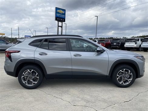 New 2026 Chevrolet Trax LT w/ Driver Confidence Package image 7