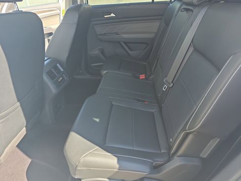 Used 2021 Volkswagen Atlas SE image 17