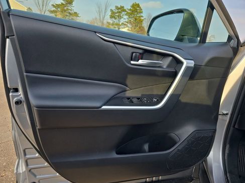 Used 2021 Toyota RAV4 XLE image 28