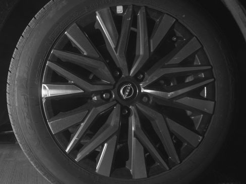 Used 2025 Nissan Altima 2.5 SV FWD image 15