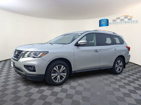 Used 2019 Nissan Pathfinder SV AWD/4WD image 3