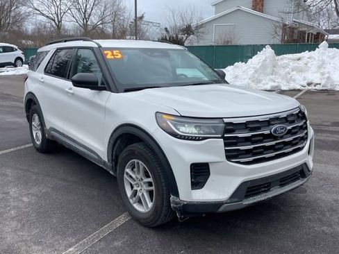 Used 2025 Ford Explorer Active image 7
