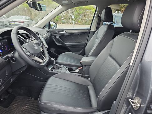 Used 2023 Volkswagen Tiguan SE FWD image 16