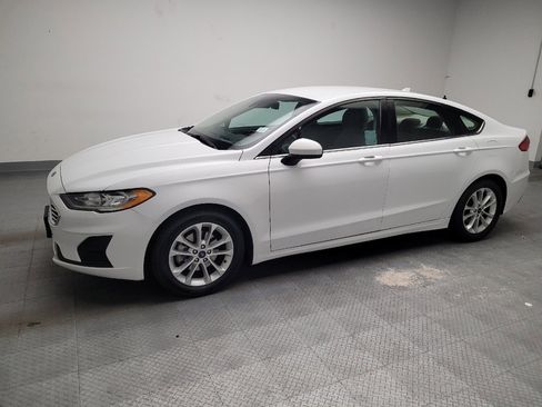 Used 2019 Ford Fusion SE image 2
