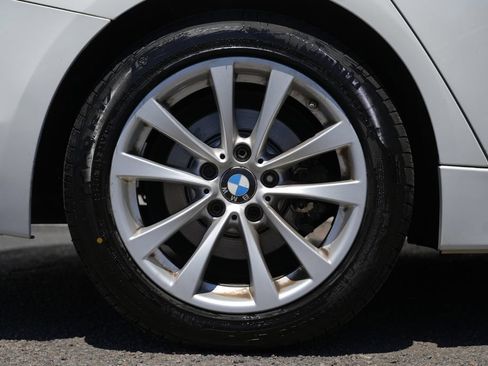 Used 2018 BMW 320i xDrive Sedan AWD/4WD image 11