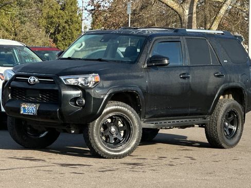 Used 2021 Toyota 4Runner SR5 image 1