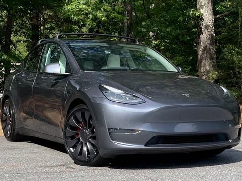 Used 2023 Tesla Model Y Performance AWD/4WD image 9
