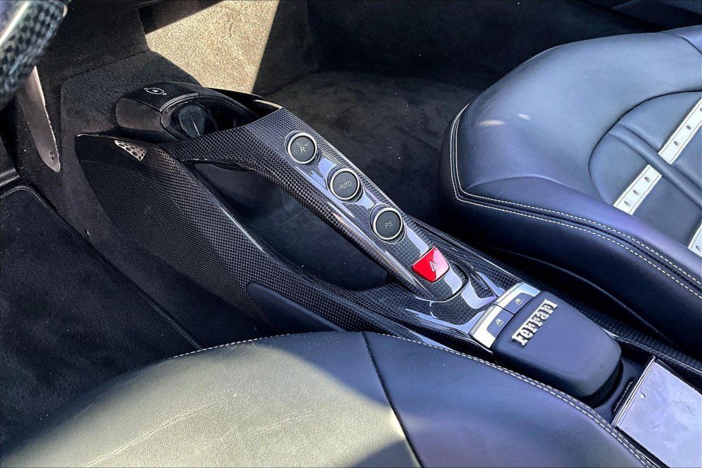 Used 2018 Ferrari 488 GTB RWD image 15