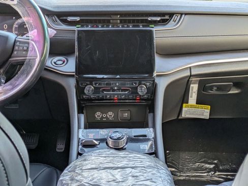 New 2025 Jeep Grand Cherokee Limited w/ Black Appearance Package image 23